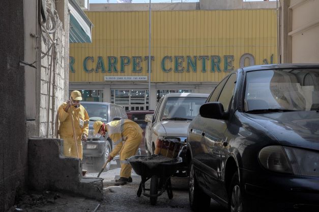 Manutenzione stradale ordinaria nel centro di Doha