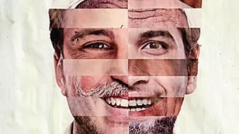 تظهر الصورة صورة مدمجة لشخص، حيث تم تقسيم الوجه إلى عدة أجزاء. كل جزء يظهر بتعبيرات مختلفة، مما يعطي انطباعًا عن تعدد الهوية. الأجزاء تشمل أنواع مختلفة من اللحى وعمامات متنوعة، مما يعكس تنوع الثقافات والتقاليد. الخلفية بسيطة ومخدوشة، مما يركز الانتباه على الوجه المكون من الأجزاء المختلفة.