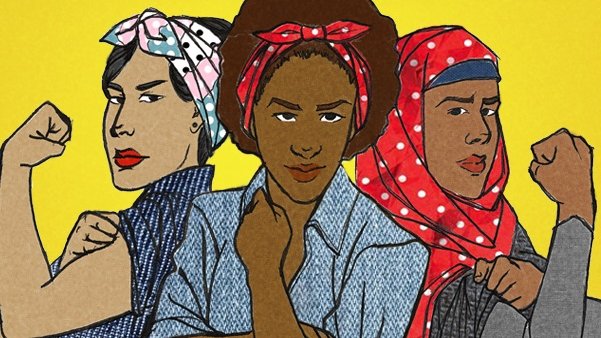 La imagen muestra a tres mujeres de diferentes orígenes, todas con actitudes fuertes y decididas. Están de pie en una formación de triángulo, con los brazos flexionados en señal de fuerza. Cada una lleva un estilo único de pañuelo en la cabeza, lo que refleja diversidad. El fondo es de un color amarillo brillante, que añade energía y vibrante optimismo a la composición. Esta representación simboliza empoderamiento y solidaridad femenina.