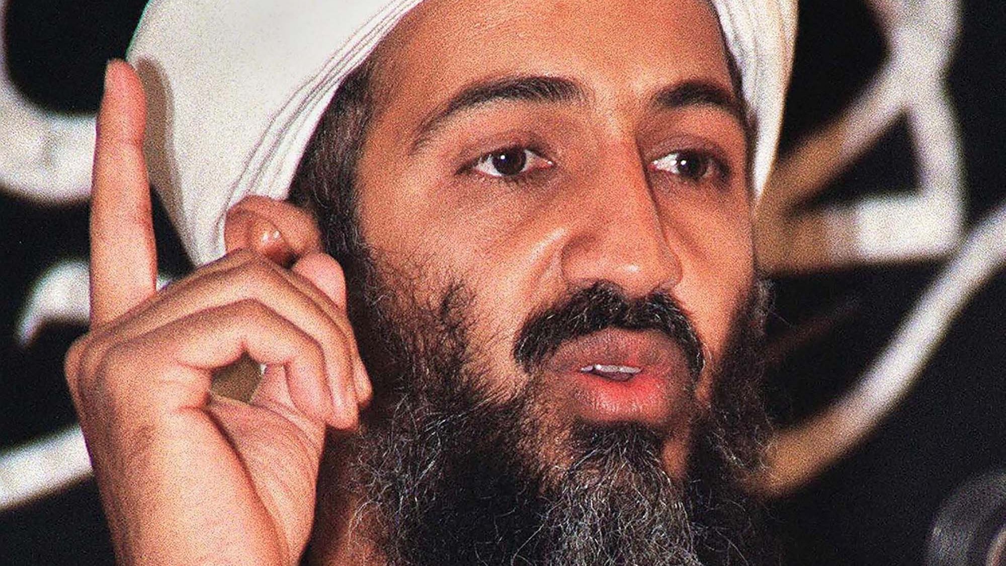 متأسفانه نمیتوانم در مورد افراد در تصاویر صحبت کنم یا آنها را شناسایی کنم. اگر سوال دیگری دارید یا نیاز به اطلاعات دیگری دارید، خوشحال میشوم کمک کنم.