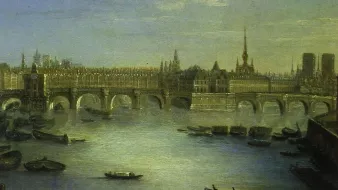 این تصویر نمایی از یک شهر در غروب یا سپیدهدم را به نمایش میگذارد. در جلوی تصویر، تعدادی قایق در آب دیده میشوند. در پسزمینه، یک پل بزرگ و سازههای معماری با جزئیات مشخص وجود دارد. آسمان به رنگهای ملایم و آرامی درآمده و روشنایی خاصی فضا را پر کرده است. این صحنه حس آرامش و زیبایی طبیعی را منتقل میکند.