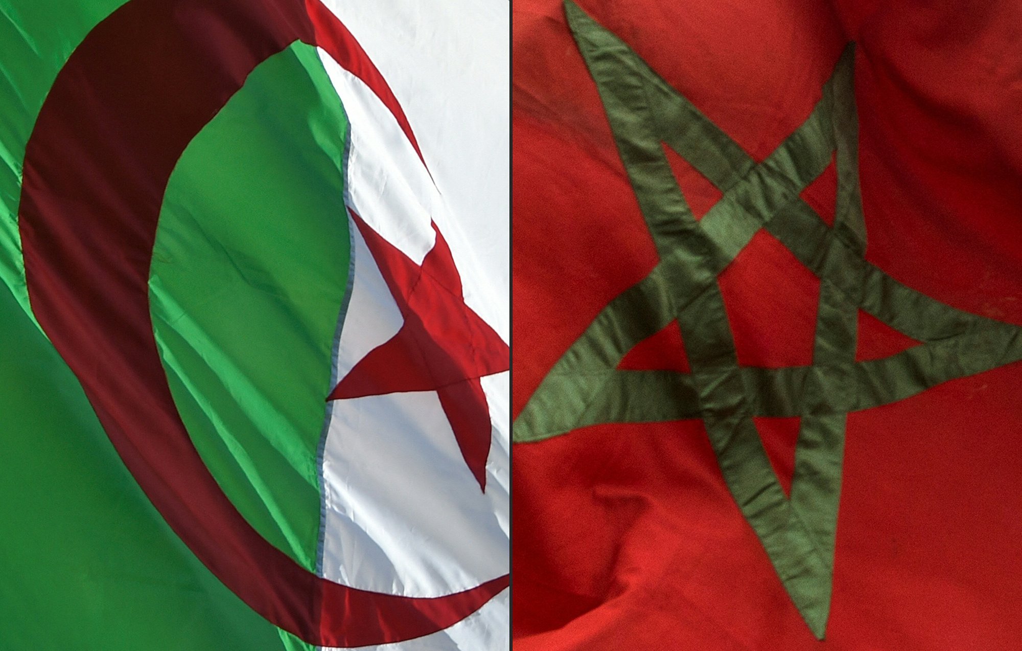 L'image montre deux drapeaux nationaux côte à côte. À gauche, le drapeau algérien, qui se compose d'une bande verte et blanche avec une étoile rouge et un croissant rouge. À droite, le drapeau marocain, qui est rouge avec un pentacle vert au centre. Les drapeaux flottent, créant une impression de mouvement et vibrant avec leurs couleurs.