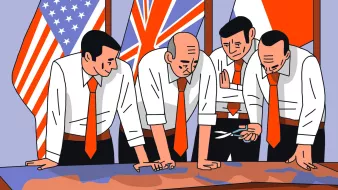 L'image montre quatre hommes en costume, regardant une carte ou un plan posé sur une table. Ils portent tous des chemises blanches avec des cravates orange. En arrière-plan, on peut voir trois drapeaux : celui des États-Unis, du Royaume-Uni et de la France. Les hommes semblent concentrés et discutent ensemble, ce qui suggère une réunion ou une consultation stratégique.