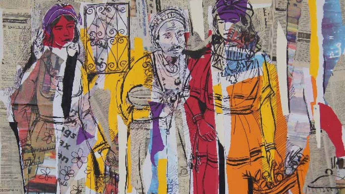 تظهر في هذه الصورة مجموعة من النساء، حيث يتم تصويرهن بأسلوب فني يجمع بين الألوان الزاهية وخطوط الرسم. النساء يرتدين ملابس تقليدية، ويبدو أنهن في حالة من التفاعل، مما يعكس لحظة اجتماعية أو ثقافية. الخلفية مزينة بمقاطع من الصحف، مما يضفي طابعاً معاصراً على العمل الفني ويعزز من عمق المشهد. الألوان المستخدمة متعددة، مثل الأحمر والبرتقالي والأصفر، مما يعطي إحساساً بالحيوية والطاقة.