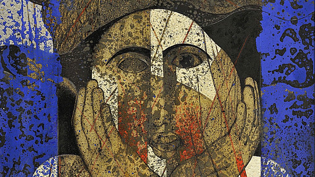 L'image présente une œuvre artistique abstraite avec des couleurs vives et des motifs stylisés. Au centre, un visage humain est représenté de manière expressive, avec des traits simplifiés et des couleurs terreuses. Les mains sont posées sur le visage, évoquant une expression de réflexion ou de mélancolie. Le fond est composé de textures et de nuances de bleu, ajoutant une profondeur et un contraste à la composition. L'ensemble dégage une ambiance émotionnelle et artistique.