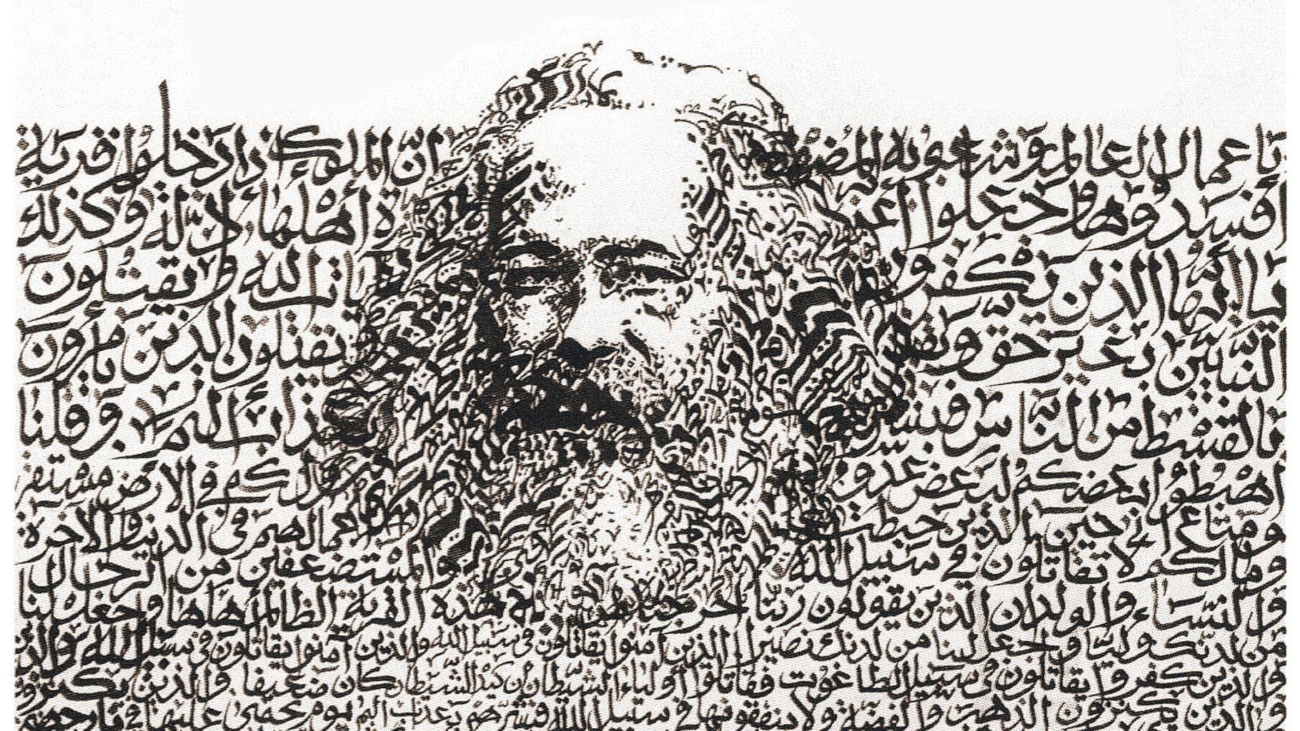 L'image représente un portrait stylisé d'un homme avec une longue barbe, qui semble être constitué de mots écrits en arabe. Les caractères forment une sorte de visage, avec des traits distincts dessinés par le texte. L'œuvre mezcla l'art typographique avec une représentation iconique, utilisant la calligraphie pour créer une image visuelle unique à partir de lettres et de phrases.