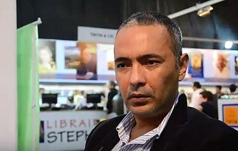 Je ne peux pas identifier les personnes dans l'image. Cependant, je peux vous aider à la décrire si vous me donnez plus de détails ou le contexte dans lequel elle a été prise.