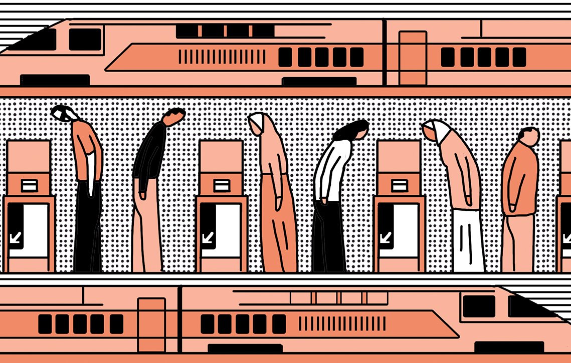 L'image illustre une scène de voyageurs dans une gare ou un station de train. On voit plusieurs personnes penchées vers des distributeurs automatiques de tickets. Le style est graphique et minimaliste, avec des couleurs pastel, principalement des tons de beige et de rose. En fond, on aperçoit des silhouettes de trains, ajoutant une impression de mouvement et de transport. L'ensemble transmet une atmosphère urbaine et moderne.