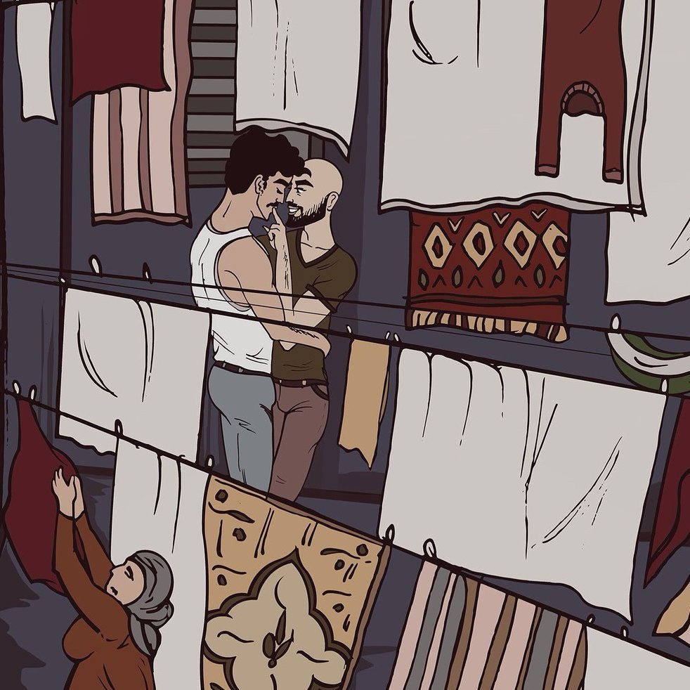 La imagen muestra a dos hombres abrazándose y compartiendo un momento íntimo en un entorno urbano. Están rodeados de ropa colgada en un tendedero, lo que sugiere un ambiente cotidiano y cercano. También hay una mujer mayor que cuelga ropa, añadiendo un sentido de vida comunitaria a la escena. La paleta de colores es suave y combina tonos cálidos, creando una atmósfera acogedora.