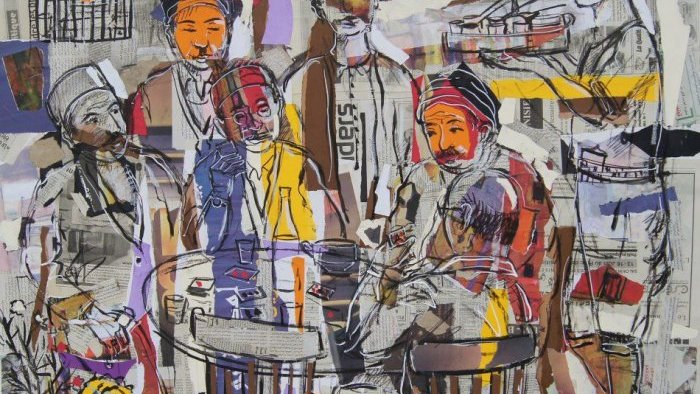 تظهر في هذه الصورة مجموعة من الأشخاص يجلسون حول طاولة، حيث يبدو أنهم في جلسة تعاونية أو اجتماعية. البيئة المحيطة تتضمن تفاصيل من الجرائد والقصاصات الورقية التي تضيف عمقاً وطبقات للصورة. الألوان المستخدمة متنوعة، مما يعطي إحساساً بالحيوية، والشخصيات مرسومة بأسلوب يجمع بين التجريد والتعبير. يظهر أحد الأشخاص وهو يحمل صينية، مما يضيف بعداً تفاعلياً للمشهد.