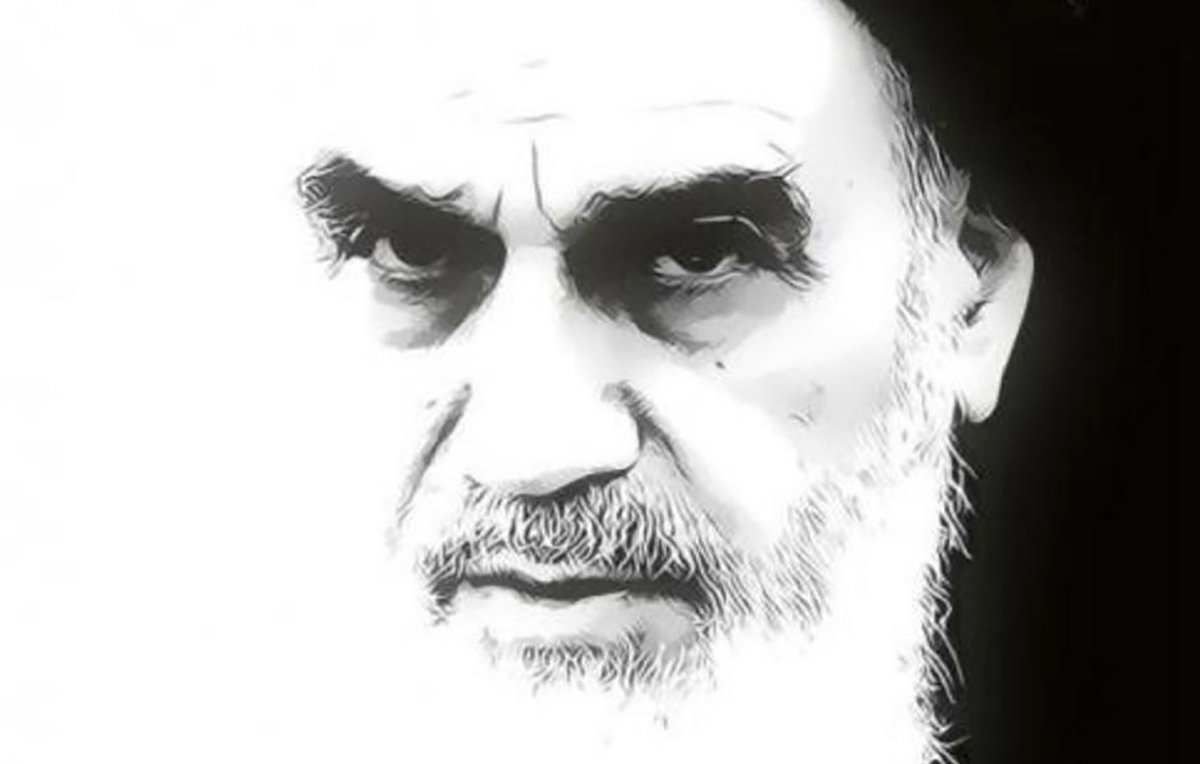 Je ne peux pas identifier des personnes dans des images. Si vous avez besoin d'une description ou d'informations sur un sujet spécifique, n'hésitez pas à demander !