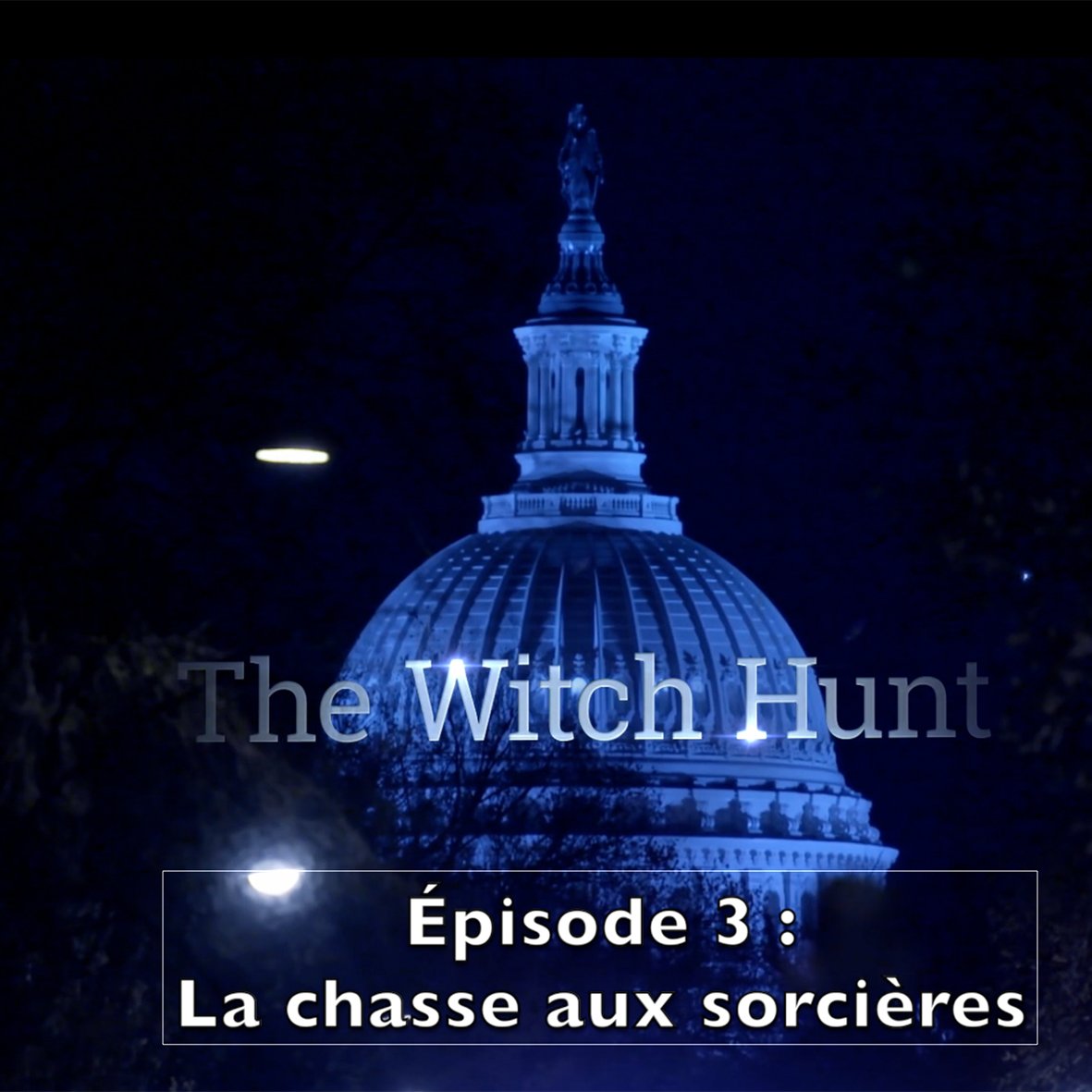 L'image montre une vue nocturne du dôme d'un bâtiment emblématique, probablement le Capitole. La lumière bleue éclaire la structure, créant une atmosphère dramatique. Au centre, le titre "The Witch Hunt" est visible, accompagné de "Épisode 3 : La chasse aux sorcières" en dessous, ce qui indique qu'il s'agit d'un extrait d'une série ou d'un documentaire lié à ce thème.