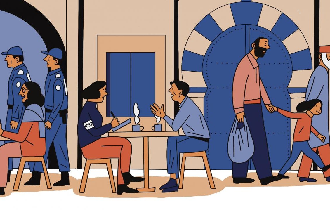 The image features a vibrant, stylized illustration of a street scene. On one side, there are two tables where individuals are sitting, enjoying drinks or food. One woman, wearing an armband, is engaged in conversation with a man across from her. In the center, there is a family walking by, consisting of a man holding hands with a child, while carrying a bag. On the opposite side, there are two police officers walking in the background, adding to the bustling atmosphere of the scene. The colors used are predominantly blue and earth tones, creating a warm and inviting feel to the urban setting.