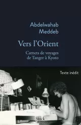 Couverture d'un livre : titre et auteur sur fond noir avec une photo en noir et blanc.