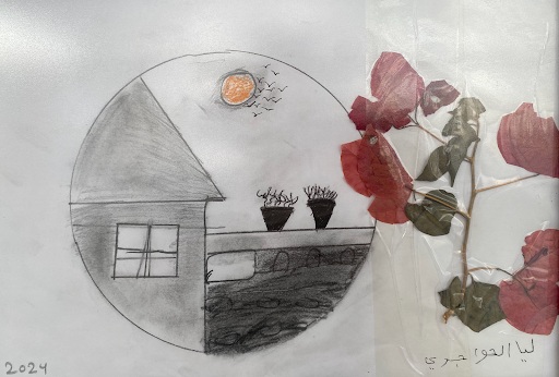 Dessin d'une maison sous un soleil, avec des plantes en pot et des feuilles séchées.