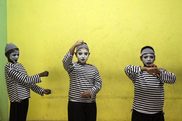 نشاط فني لأطفال الشوارع بالقاهرة، بالتعاون مع مركز القاهرة للرقص المعاصر.