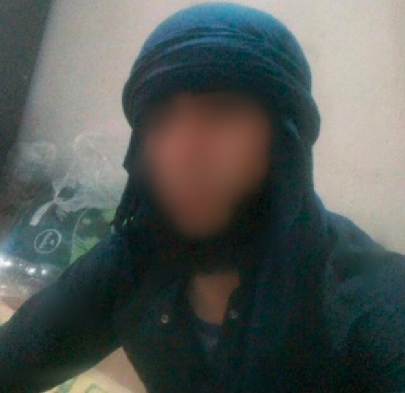 Photo de profil WhatsApp d'Obeyd dans un ensemble typique des combattants de l'Organisation de l'État islamique (OEI)