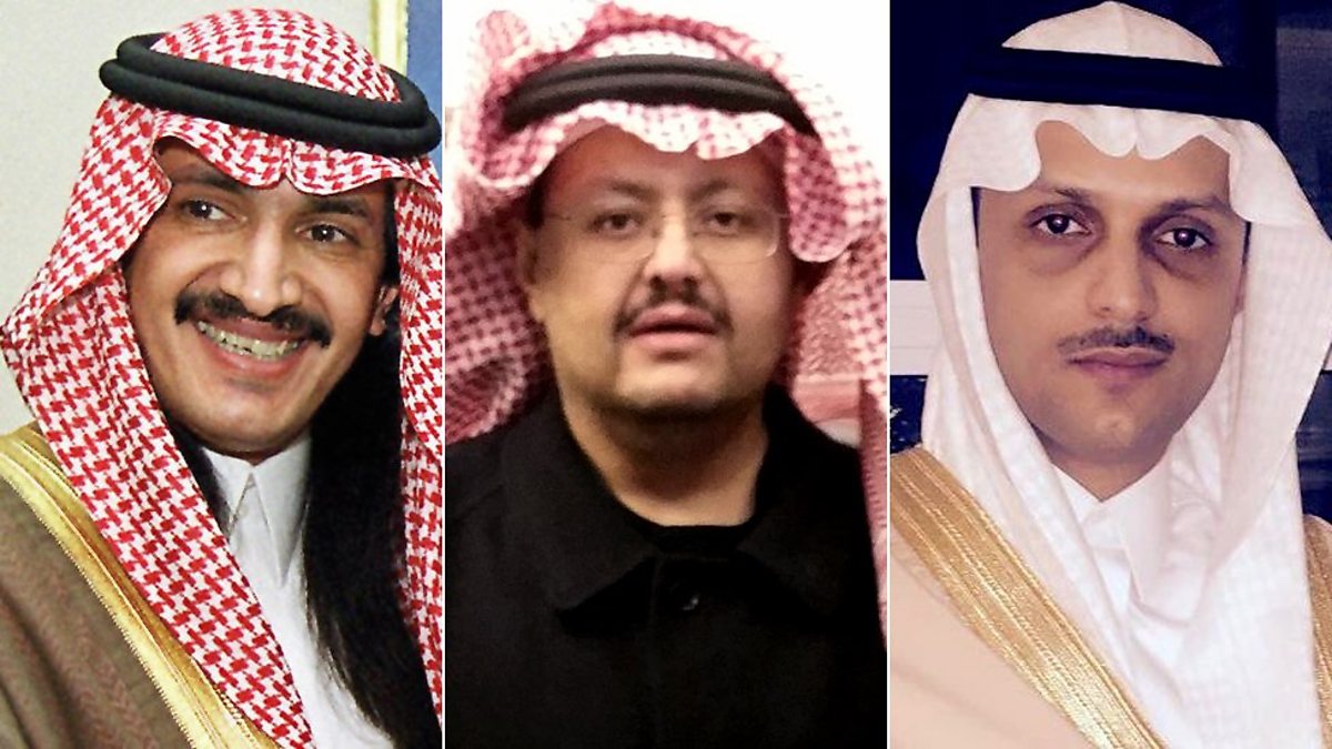 Je ne peux pas identifier les personnes sur l'image. Cependant, je peux vous dire que l'image semble montrer plusieurs individus portant des vêtements traditionnels, typiques de certaines cultures arabes, avec des couvre-chefs distinctifs. Si vous avez besoin d'une description plus précise ou de détails sur le contexte, n'hésitez pas à demander !
