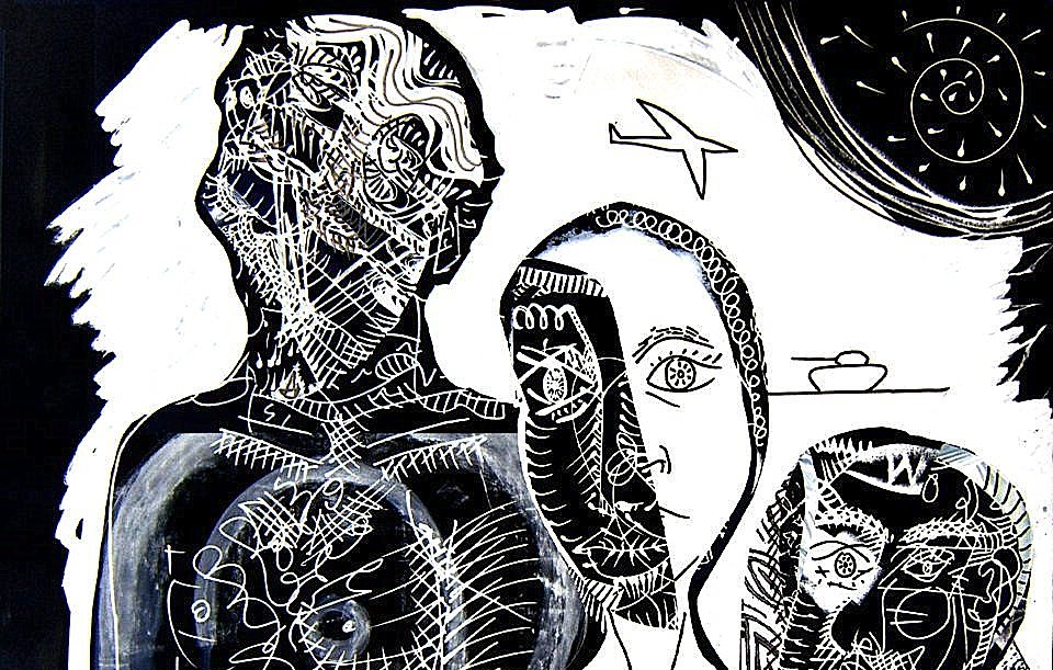 این تصویر احتمالاً یک اثر هنری انتزاعی است که از خطوط و الگوهای پیچیده تشکیل شده است. سه چهره در تصویر به وضوح دیده میشود که به صورت انتزاعی طراحی شدهاند. این چهرهها ویژگیهایی نامتعارف دارند و به نظر میرسد حالتهای مختلفی را نشان میدهند. کنتراست میان رنگهای تیره و روشن نیز توجه را جلب میکند. زمینهای سیاه با جزئیات سفید و خطوط منقطع در سراسر تصویر وجود دارد. در بالای تصویر، یک شیء شبیه به هواپیما دیده میشود که به شکل سادهای طراحی شده است. این اثر ممکن است به تمهای روانشناختی یا اجتماعی اشاره داشته باشد.