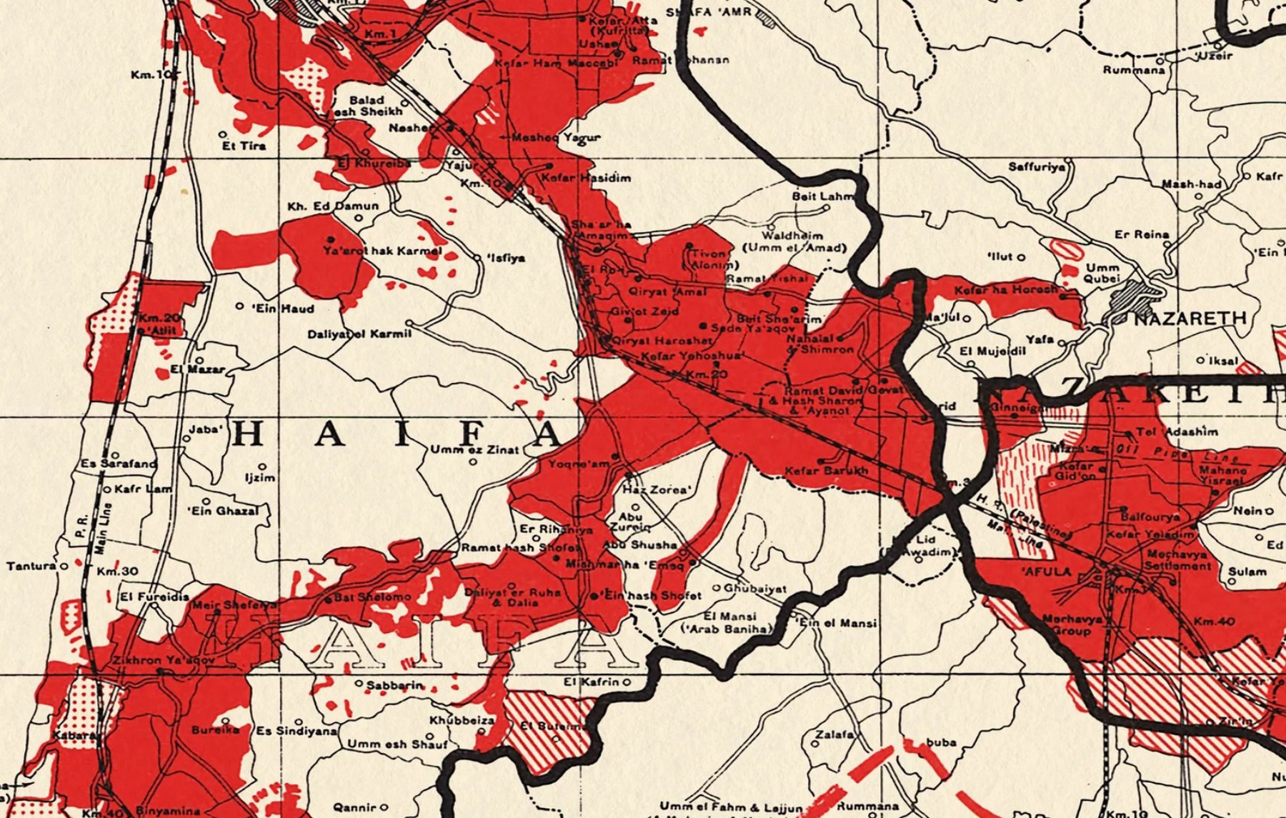 L'image représente une carte dans des tons rouges et blancs, probablement montrant des zones géographiques ou des limites administratives. On peut y voir des noms de localités, des routes et des frontières qui semblent délimiter différentes régions. Les zones rouges peuvent indiquer des zones d'intérêt particulier, de densité de population, ou une autre forme de classification. L'ensemble de la carte dégage un aspect historique ou thématique lié à la région représentée, qui semble être située en Israël, en particulier autour de Haïfa.
