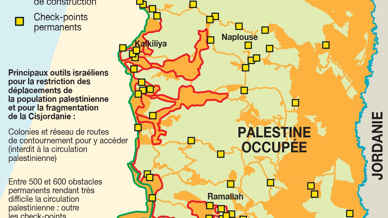 L'image est une carte de la région de la Palestine occupée, montrant les territoires pratiquement inaccessibles pour les Palestiniens ainsi que les limites définies par l'armée israélienne. On y trouve des lignes représentant la "ligne verte" (établie en 1949) et différentes zones de construction, ainsi que des points de contrôle. La carte souligne également les principaux outils israéliens relatifs à la restriction de la population palestinienne. Les frontières sont délimitées en rouge, indiquant les différentes zones d'accès et de restriction.