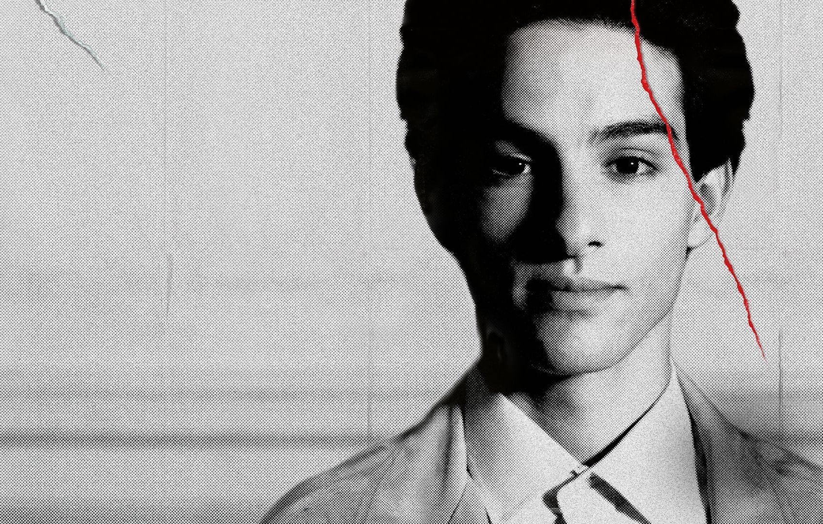 L'image présente un portrait en noir et blanc d'un jeune homme. Son expression est sérieuse et il a les yeux fixés vers l'avant. On peut voir des détails de son visage qui ressortent bien grâce à l'éclairage. Le fond est flou, ce qui met davantage en valeur sa silhouette. Il semble également y avoir un effet de texture sur l'image, ajoutant une dimension artistique.