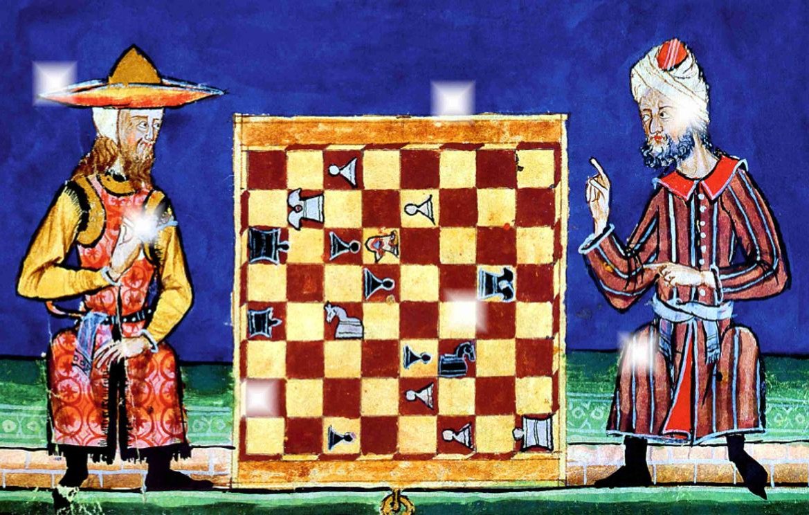 L'image représente une scène médiévale avec deux personnages assis en face d'un plateau de jeu d'échecs. À gauche, un homme portant un chapeau large et en vêtements colorés. À droite, un personnage vêtu d'une robe ornée, peut-être d'inspiration orientale. Le damier est richement décoré et montre diverses pièces d'échecs en position de jeu. L'arrière-plan est d'un bleu profond, ajoutant une ambiance historique à la scène.