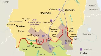Cette image est une carte du Soudan, divisée en plusieurs régions clés. Elle montre différentes zones telles que le Darfour et le Soudan du Sud. On y trouve également des zones d'exploitation pétrolière, ainsi que des villes importantes comme Khartoum, Juba, et El-Fasher. Des routes et des frontières sont indiquées, notamment la ligne rouge qui délimite certaines zones. La légende précise les différentes zones et leur classification.