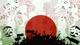 Un groupe de personnes chantant, avec un grand symbole circulaire rouge en arrière-plan.