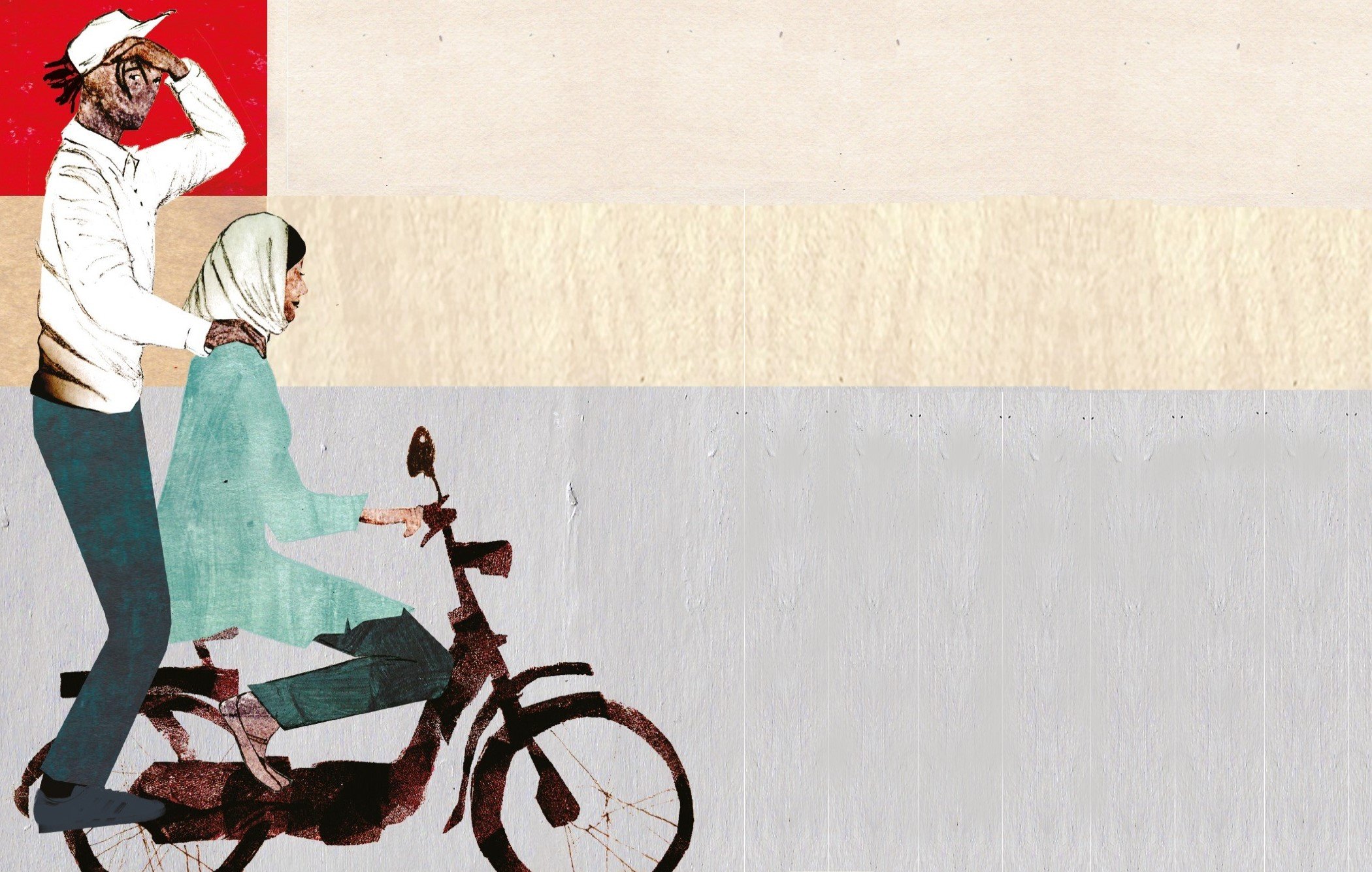 L'image représente deux personnes sur une moto : un homme au chapeau, souriant, se tient derrière une femme portant un foulard. Le fond est composé de couleurs neutres et texturées.