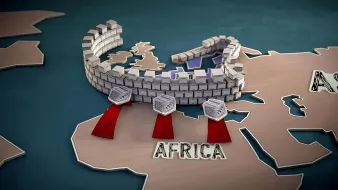 L'immagine rappresenta una mappa stilizzata che mostra una parte dell'Europa e dell'Africa. Al centro, si vede una struttura che somiglia a un murale o a un forte, costruito con blocchi bianchi. Da questa struttura, si estendono tre frecce rosse che puntano verso il continente africano. I nomi "AFRICA" e "ASIA" sono scritti in caratteri evidenti, suggerendo un tema geopolitico o di esplorazione. Il design sembra dare l'idea di una connessione tra le diverse regioni, evidenziando l'importanza delle relazioni tra Europa e Africa.