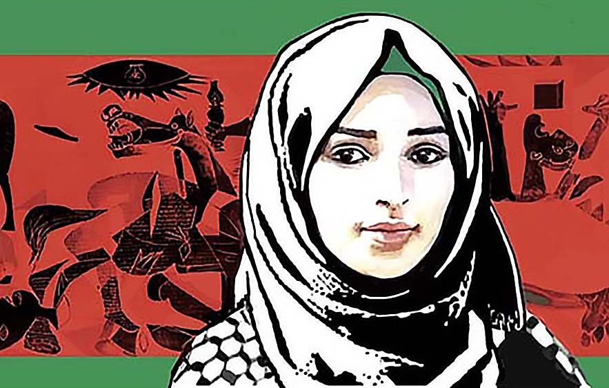 L'image présente une femme portant un hijab, qui est mise en avant sur un fond de couleur verte. Derrière elle, un arrière-plan rouge est illustré avec des motifs abstraits et des figures, évoquant peut-être des thèmes culturels ou historiques. Le visage de la femme est représenté de manière stylisée et expressive, ce qui attire l'attention et crée un contraste frappant avec les éléments qui l'entourent. L'ensemble de l'image semble évoquer des réflexions sur l'identité et la culture.