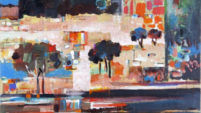 Cette image semble être une œuvre abstraite de peinture, mettant en avant des couleurs vives et des formes mélangées. On y distingue des touches de bleu, rouge, orange et blanc qui se mélangent, créant une atmosphère dynamique. Des silhouettes d'arbres sombres se profilent en bas, tandis que des textures variées et des blocs de couleur ajoutent de la profondeur à la composition. L'ensemble évoque une scène de paysage, mais de manière stylisée et interprétative.