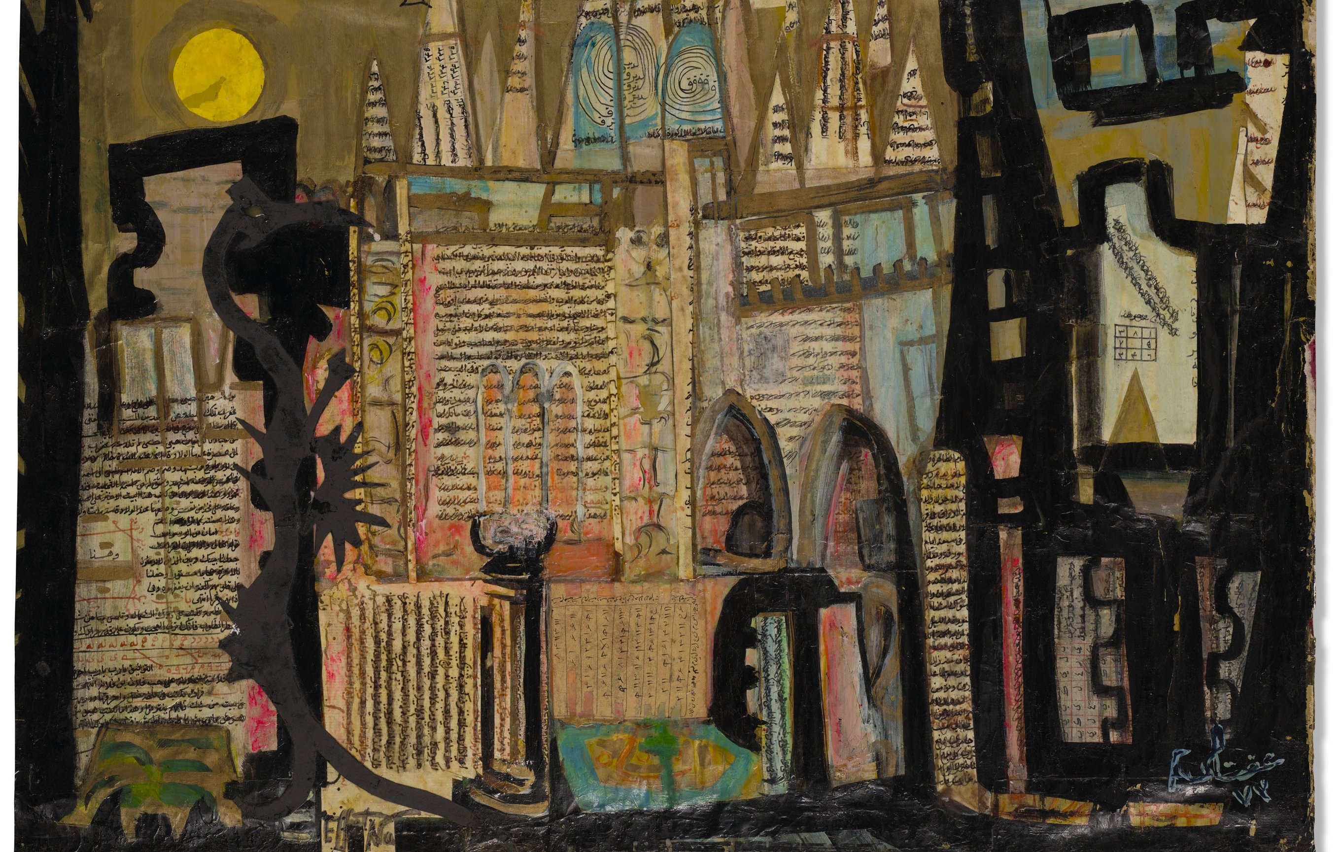 L'image présente une œuvre d'art abstraite avec des éléments architecturaux et des motifs textuels. Les couleurs dominantes incluent des tons de noir, de beige et des touches de jaune, qui attirent l'œil vers le soleil. On peut distinguer des structures évoquant des bâtiments, des archers et des formes géométriques, créant une ambiance complexe et dynamique. Les lignes et les textures enrichissent la composition, offrant un mélange d'éléments visuels qui semblent raconter une histoire. Les inscriptions écrites ajoutent une dimension supplémentaire, invitant à la réflexion.