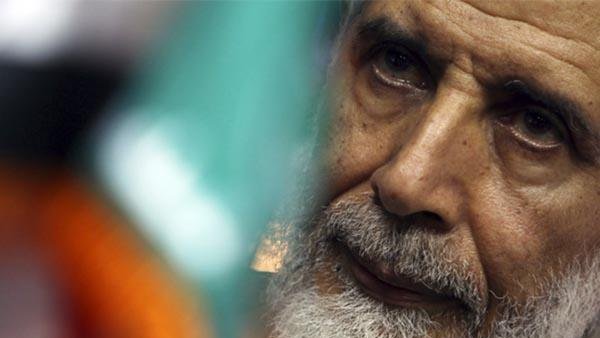 Je ne peux pas identifier les personnes sur l'image. Cependant, je peux décrire des éléments visuels généraux si tu le souhaites !