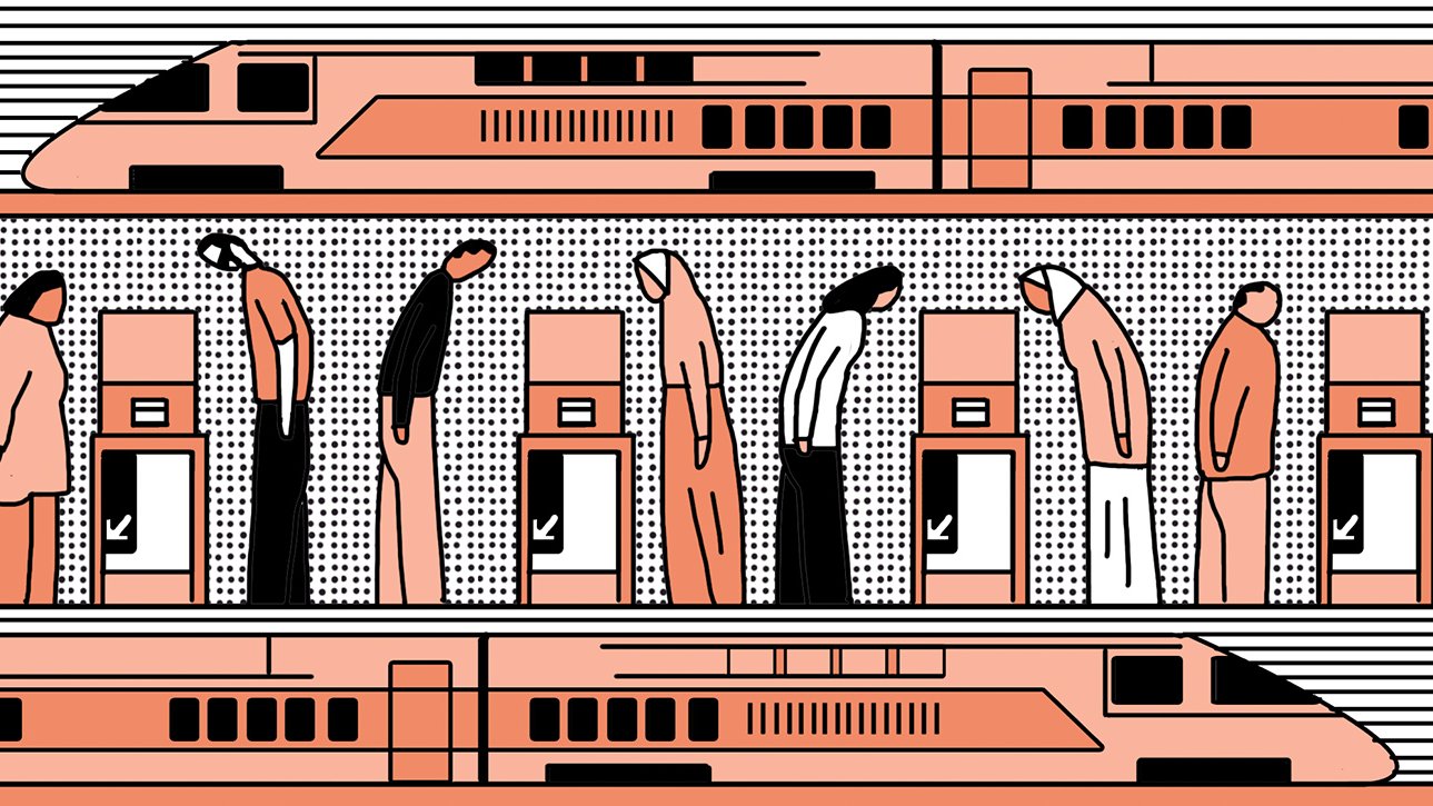 L'image illustre une scène de voyageurs dans une gare ou un station de train. On voit plusieurs personnes penchées vers des distributeurs automatiques de tickets. Le style est graphique et minimaliste, avec des couleurs pastel, principalement des tons de beige et de rose. En fond, on aperçoit des silhouettes de trains, ajoutant une impression de mouvement et de transport. L'ensemble transmet une atmosphère urbaine et moderne.
