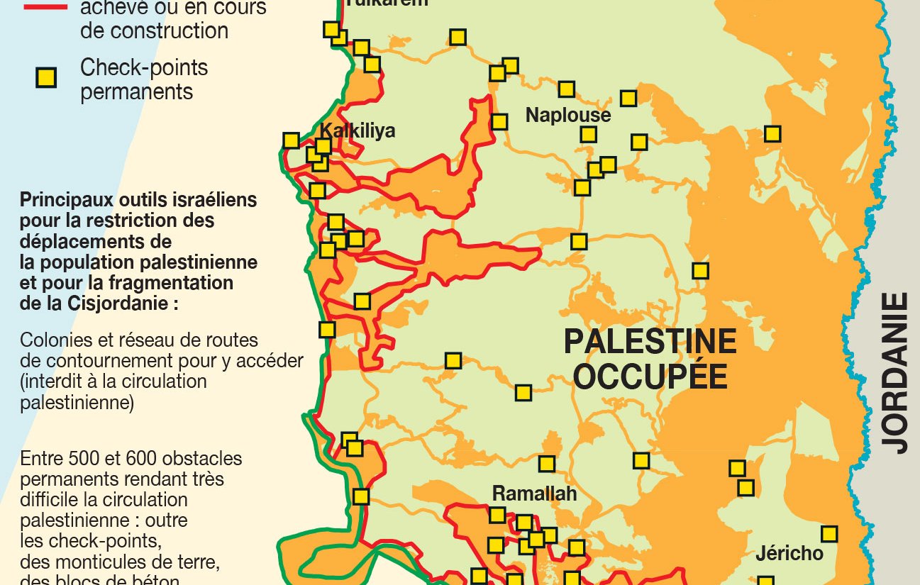 L'image est une carte de la région de la Palestine occupée, montrant les territoires pratiquement inaccessibles pour les Palestiniens ainsi que les limites définies par l'armée israélienne. On y trouve des lignes représentant la "ligne verte" (établie en 1949) et différentes zones de construction, ainsi que des points de contrôle. La carte souligne également les principaux outils israéliens relatifs à la restriction de la population palestinienne. Les frontières sont délimitées en rouge, indiquant les différentes zones d'accès et de restriction.