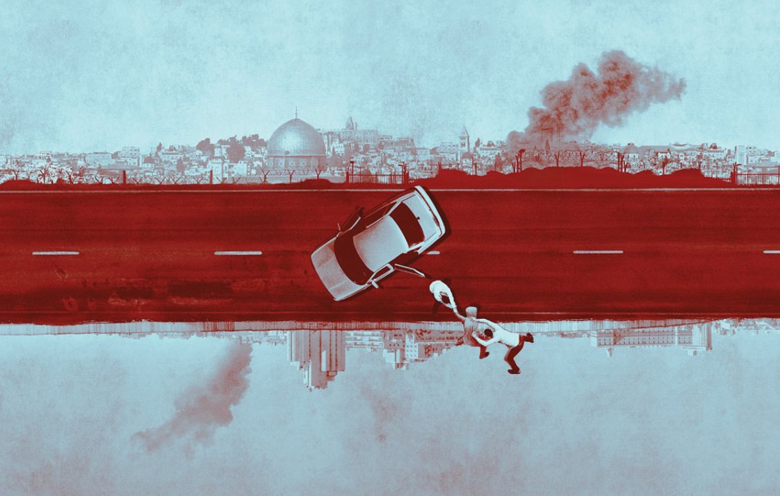 L'image présente une scène frappante où une voiture est représentée sur une route, tandis qu'une ville, en arrière-plan, est stylisée dans des tons de rouge et de bleu. Un personnage semble courir, tenant la main d'un autre, ajoutant une dynamique de mouvement. La ville est identifiable par ses silhouettes de bâtiments et une coupole, tandis qu'une colonne de fumée s'élève au loin, suggérant une tension ou une urgence. L'ensemble crée une atmosphère à la fois mystérieuse et dramatique.