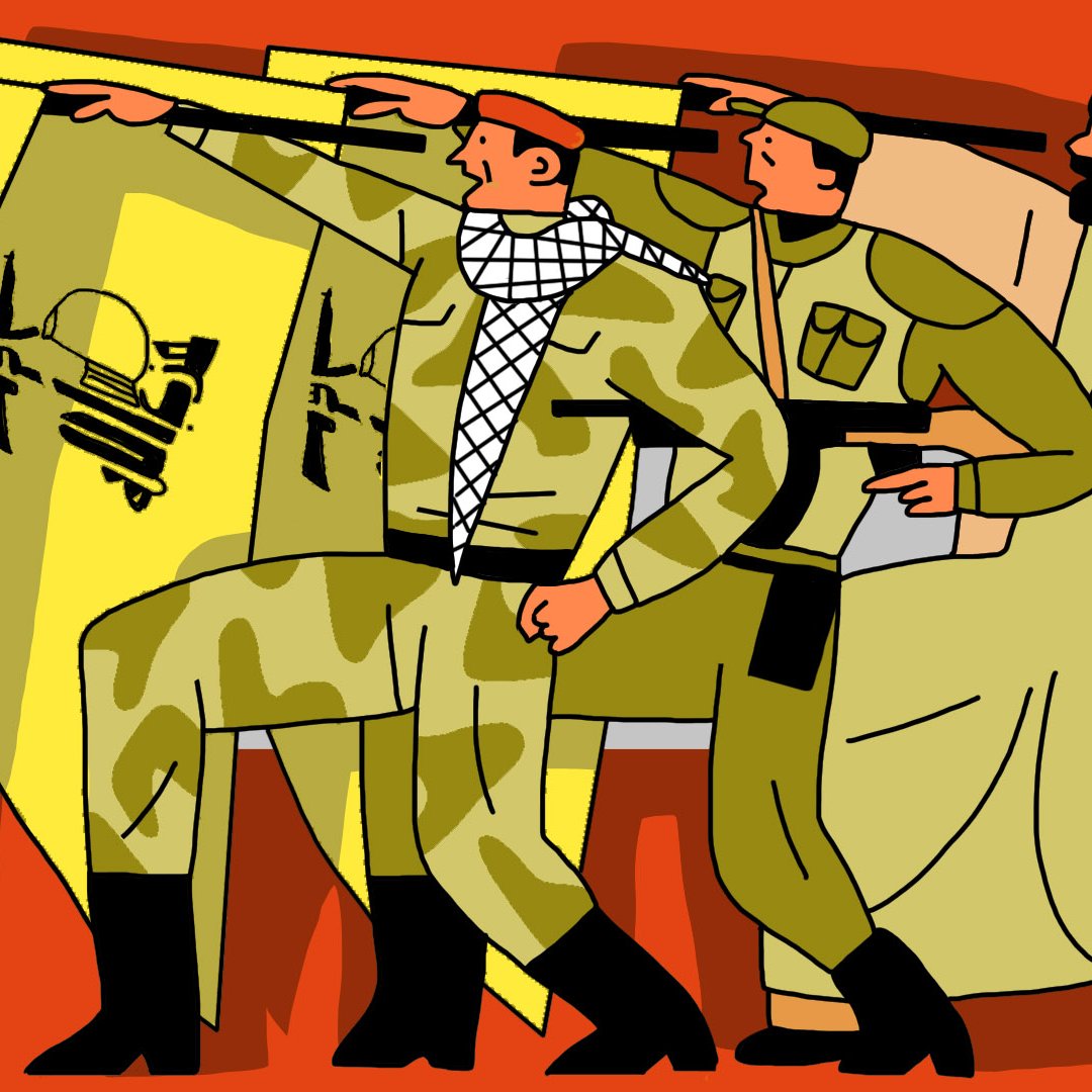 L'image présente trois figures masculines marchant côte à côte, brandissant des drapeaux jaunes avec un symbole militaire. Le premier personnage porte un keffieh et un uniforme camouflé, tandis que les autres sont vêtus d'uniformes et de vêtements traditionnels. L'arrière-plan est en rouge, ajoutant un contraste fort avec les drapeaux. Cette composition pourrait évoquer des thèmes de militantisme ou de solidarité.