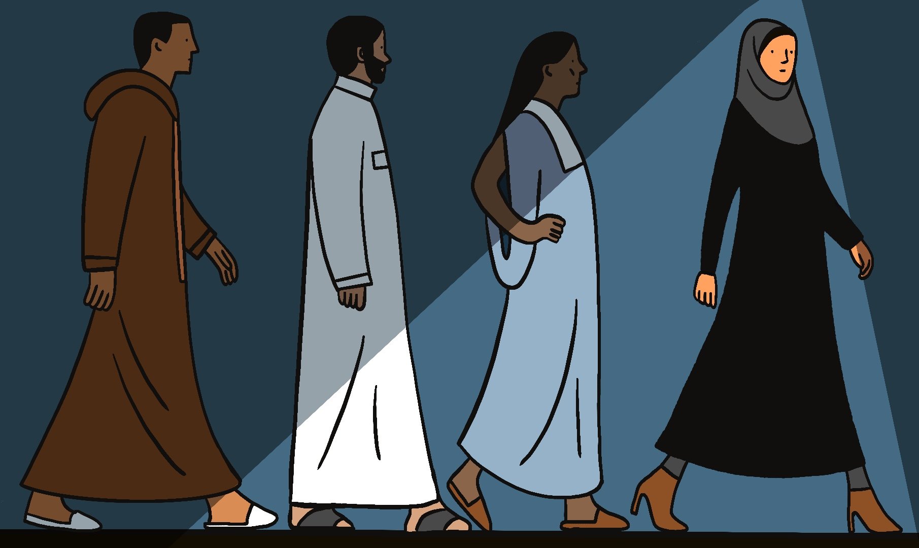 L'image montre quatre personnages en marche, chacun portant des vêtements traditionnels distincts. À gauche, un homme en robe marron et sandales. À côté, un homme en robe blanche avec une poche. Ensuite, une femme en robe de couleur claire. Enfin, à droite, une femme en hijab noir, chaussée de bottes, marchant avec assurance. L'arrière-plan est sombre, mettant en valeur les personnages.
