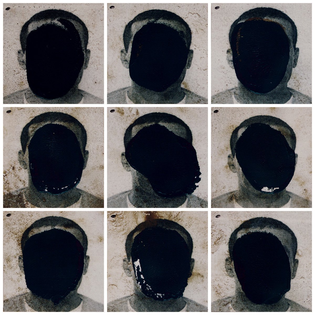 L'image est un collage de neuf portraits de personnes dont les visages sont tous masqués par des taches noires. Les portraits sont disposés en trois rangées et trois colonnes, créant un motif symétrique. Les visages sont flous et indistincts, ce qui ajoute une dimension d'abstraction et de mystère. Le fond des images semble usé et décoloré, donnant un aspect vintage, tandis que les taches noires varient légèrement en taille et en forme, accentuant l'effet d'anonymat.