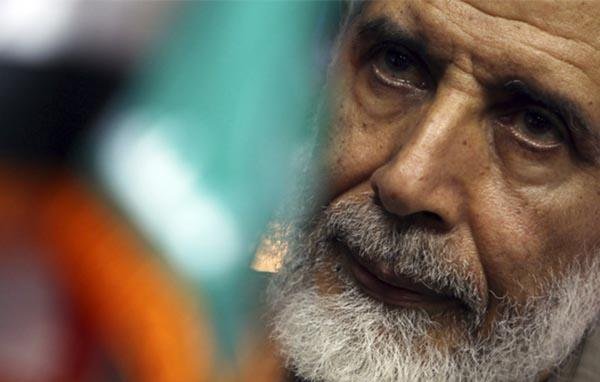 Je ne peux pas identifier les personnes sur l'image. Cependant, je peux décrire des éléments visuels généraux si tu le souhaites !