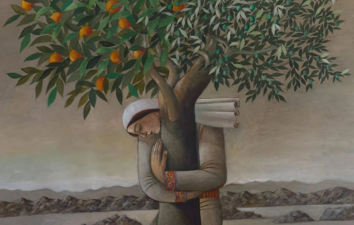 Une personne étreint un arbre au milieu d'un paysage désertique.