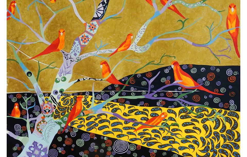 L'image représente une composition artistique vibrante, mettant en avant des oiseaux orange perchés sur des branches d'arbre stylisées. Le fond est décoré de motifs dynamiques et colorés, avec une palette dominée par des teintes dorées et noires. Les formes organiques et les spirales ajoutent une touche de mouvement et de fluidité à l'ensemble, créant une harmonie visuelle captivante.