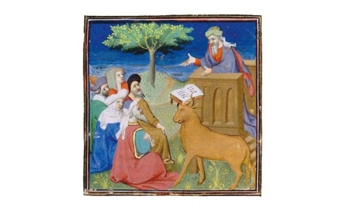 L'image représente une scène médiévale illustrée, où un homme semble s'adresser à un groupe de personnes. Un arbre est visible en arrière-plan, ajoutant une touche naturelle à la scène. Au premier plan, un animal, qui est un âne, est présent et semble écouter attentivement. Les personnages sont vêtus de robes typiques de l'époque, et il y a un livre ouvert sur un pupitre, suggérant un discours ou une leçon. L'ensemble reflète un style artistique du Moyen Âge, avec des couleurs vives et des détails.