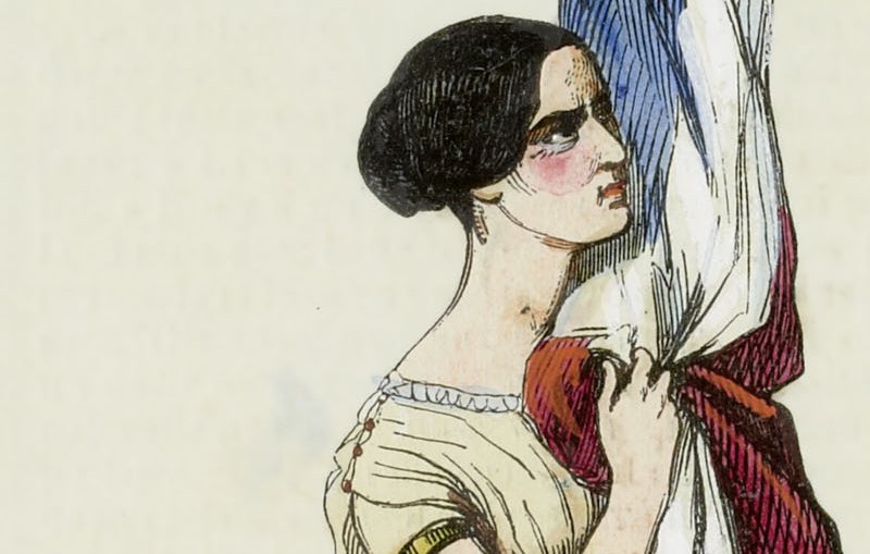 L'image représente une femme tenant une grande drapeau tricolore, aux couleurs bleu, blanc et rouge, symboles de la France. Elle se tient droite, avec une expression déterminée sur le visage. Sa tenue est simple, et ses cheveux sont tirés en arrière. La scène semble évoquer un moment de fierté patriotique ou de célébration nationale. Le style de l'illustration est vintage, suggérant une origine historique.