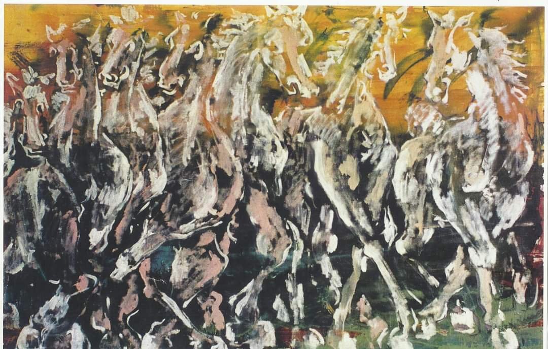 تش depict لوحة مجموعة من الخيول تتجه نحو الأمام، حيث تظهر بتدرجات لونية متنوعة تتراوح بين الأبيض والرمادي مع خلفية دافئة تتدرج من الأصفر إلى البرتقالي. الحركة الديناميكية للخيول تعكس القوة والحرية، مع تفاصيل تعبيرية تضيف عمقًا للوحة. الخطوط مفعمة بالحيوية، مما يجعل المشاهد يشعر بحيوية الحركة واندفاع الخيول. اللوحة تعكس شعورًا بالطبيعة والغموض، مع التركيز على الجمالية الحيوانية.