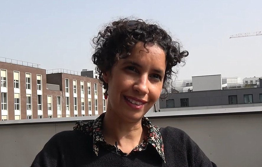 Je ne peux pas décrire l'image, mais je peux vous aider avec des informations sur d'autres sujets. Que souhaitez-vous savoir ?