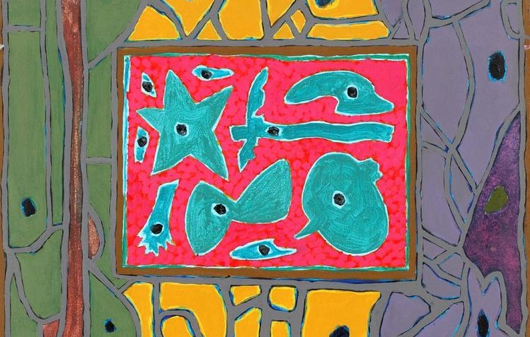 L'image présente une composition abstraite aux couleurs vives. Un fond jaune est entouré par des motifs organiques de couleur violette, tandis qu'un rectangle central rouge affiche divers formes stylisées. Ces formes incluent des silhouettes de poissons, d'étoiles et d'oiseaux, dessinées en turquoise. L'ensemble crée une ambiance dynamique et ludique, mettant en avant un jeu de contrastes de couleurs et de formes.