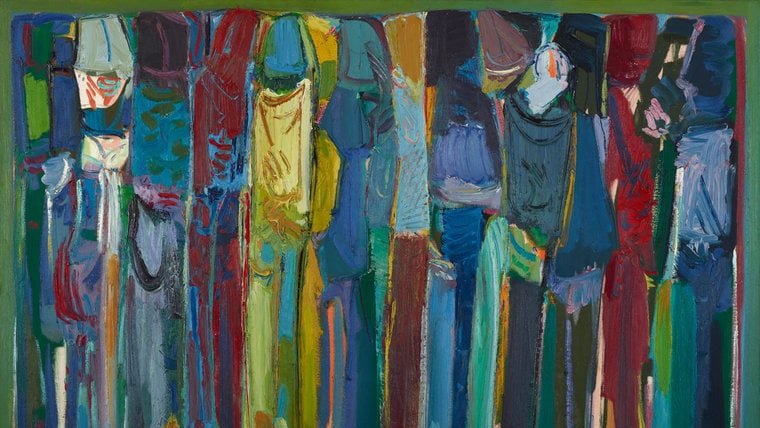 Toiles verticales colorées, figures abstraites en mouvement, ambiance vibrante et dynamique.